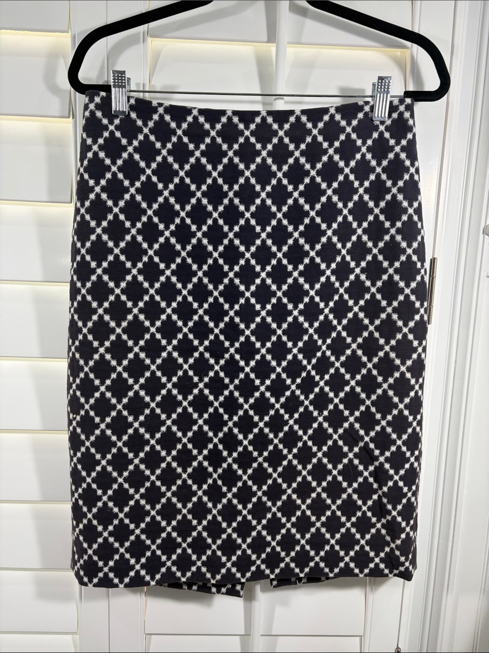 Ann Taylor Navy/White Lined Pencil Skirt (6)